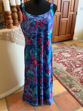 Hilo Hattie Blue Tropical Maxi Dress with Teal & Magenta Accents size L.